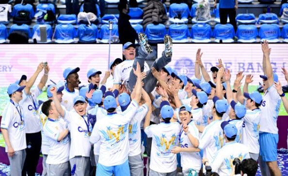 WEGO88 헤난 감독, 한국 리그 첫 시즌에서 트레블 달성