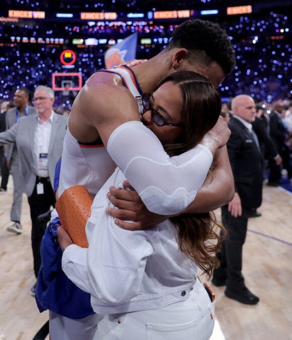 WEGO88 [NBA] "실패가 날 만들었다"… '우승 불가론' 딛고 뉴욕을 왕좌에 올린 KAT, 완벽한 멘탈로 증명하다