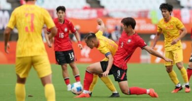 한국과 중국의 아시안게임 남자축구 준결승 경기 장면